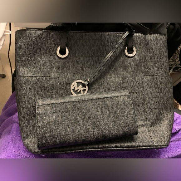 Michael Kors Jet Set Purse and wallet, Preloved in great condition. - Picture 9 of 9
